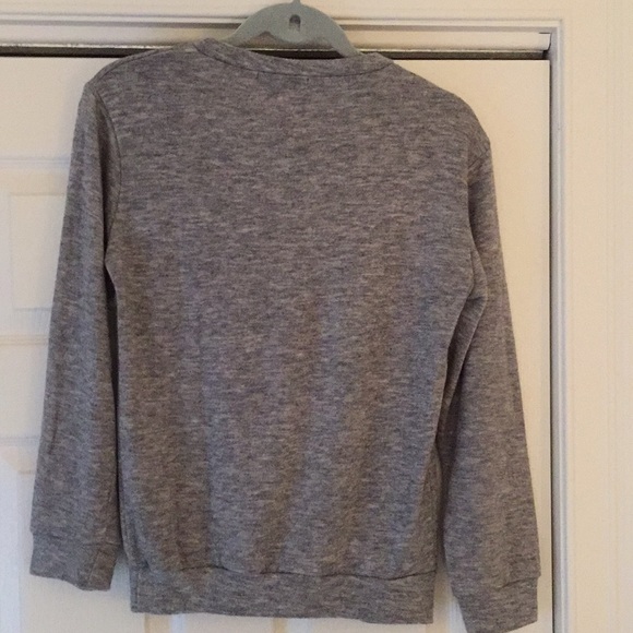Uninukoo gray v-neck long sleeve top - Picture 3 of 3